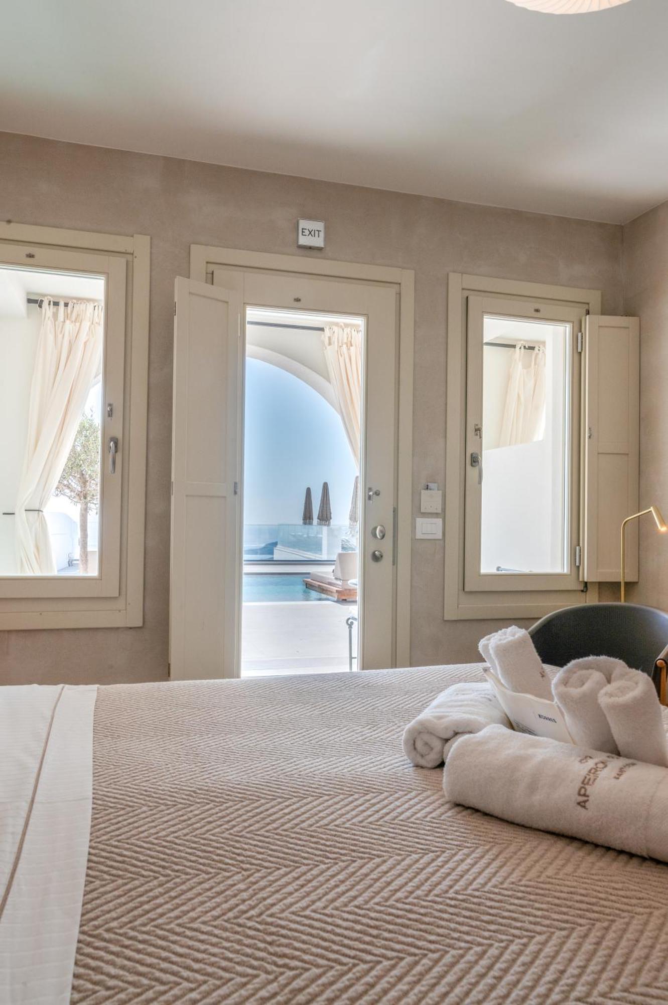 Apeiron Blue Santorini - Sustainable Adults Only 14 Plus Fira  Room photo