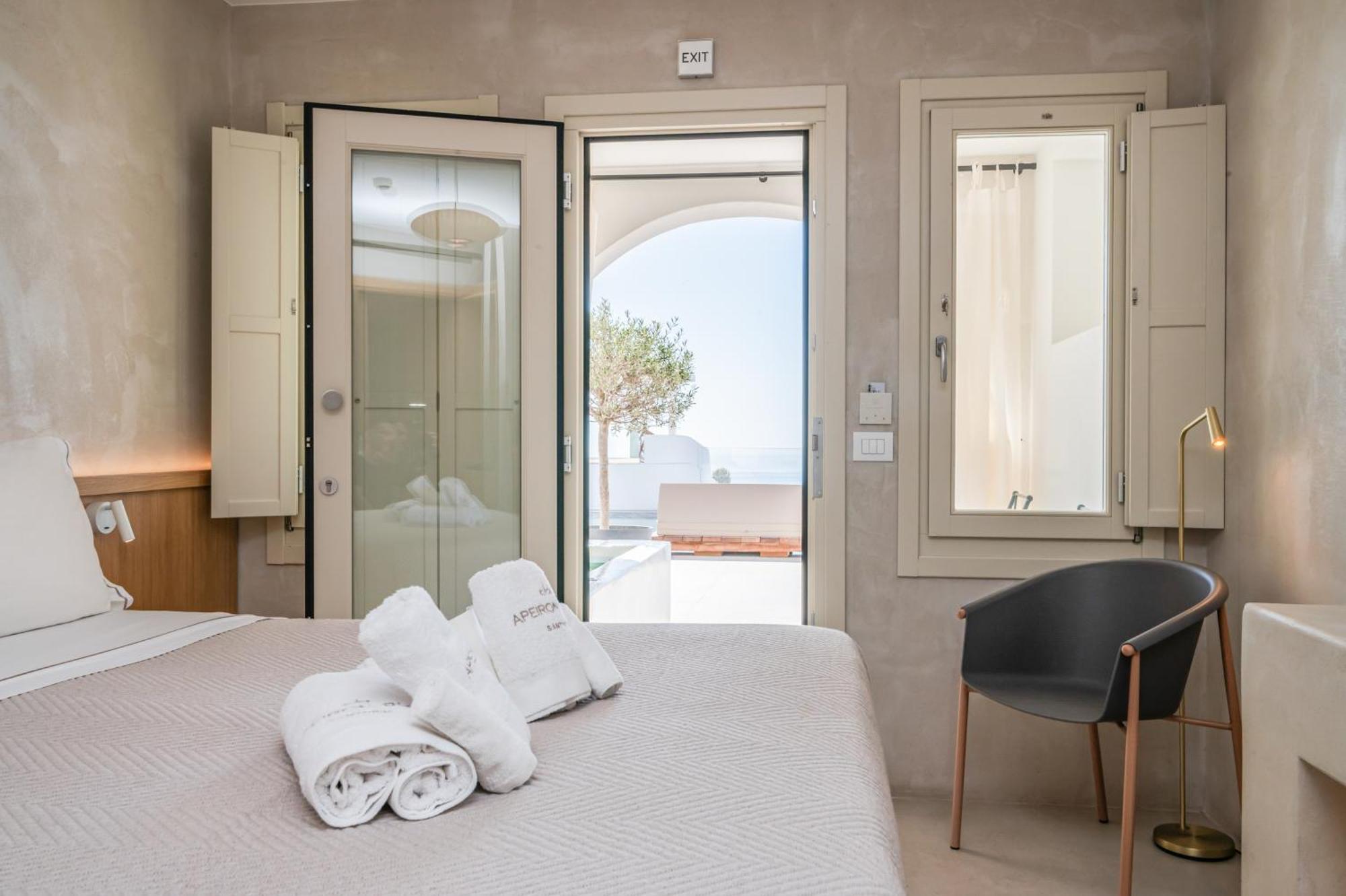 Apeiron Blue Santorini - Sustainable Adults Only 14 Plus Fira  Room photo